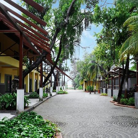 Shanti Resorts Valsad Eksteriør bilde