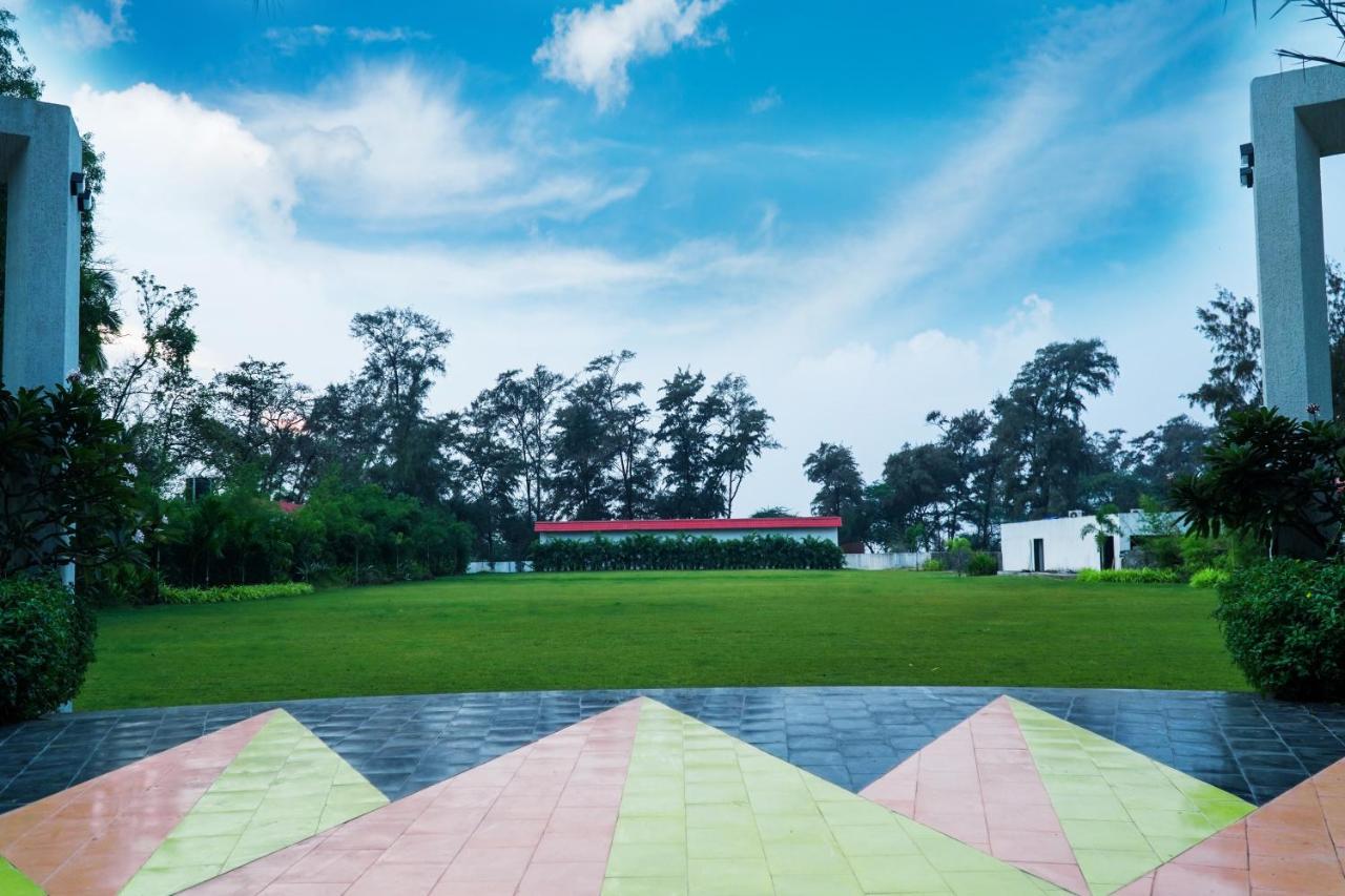 Shanti Resorts Valsad Eksteriør bilde