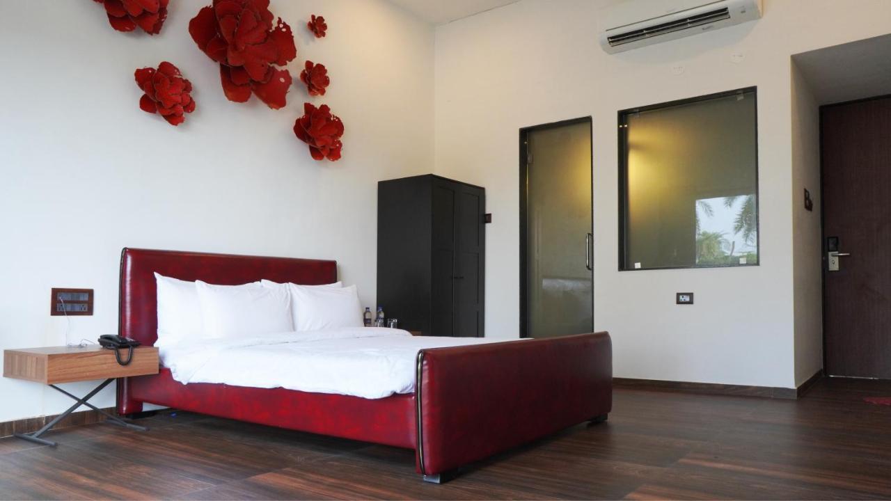 Shanti Resorts Valsad Eksteriør bilde